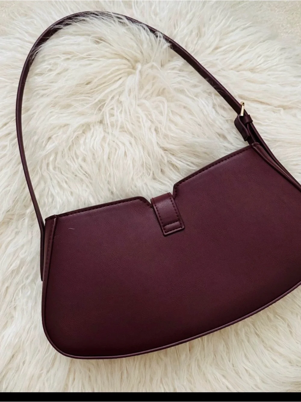 Classic Burgundy Shoulder Bag with Polished Silver Clasp